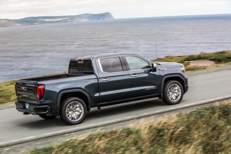  GMC Sierra Denali Crew Cab 2018 года  (фото 39 из 45)